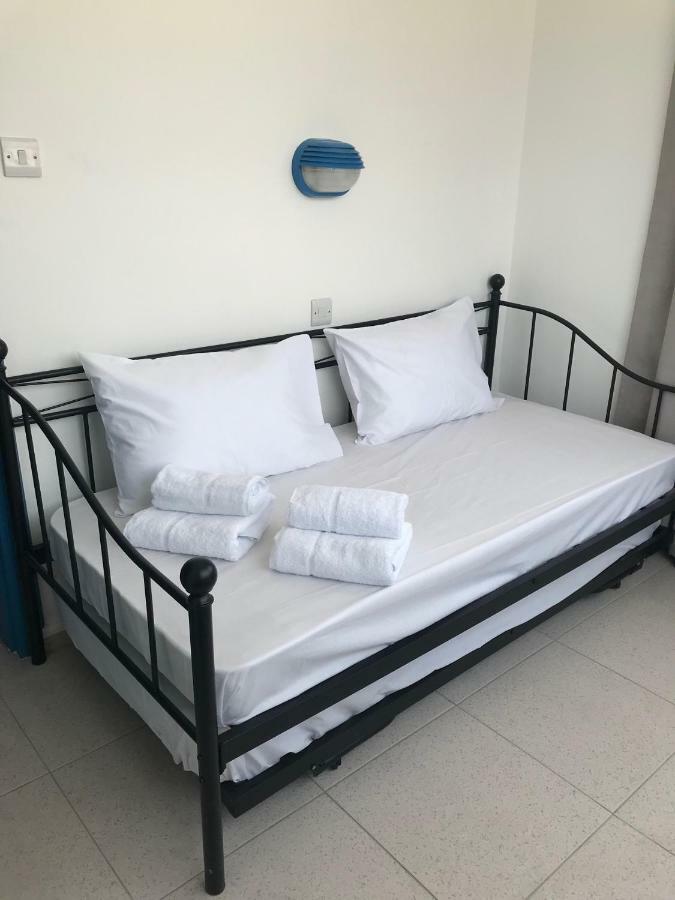 Athinas Court Aparthotel Paphos Eksteriør bilde
