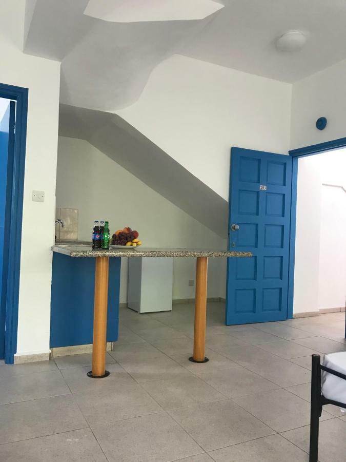 Athinas Court Aparthotel Paphos Eksteriør bilde