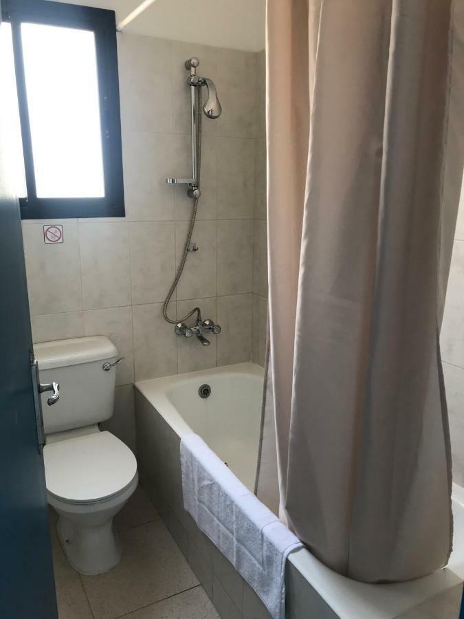 Athinas Court Aparthotel Paphos Eksteriør bilde