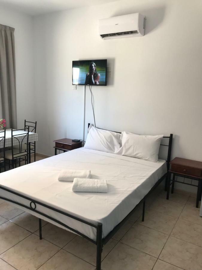Athinas Court Aparthotel Paphos Eksteriør bilde