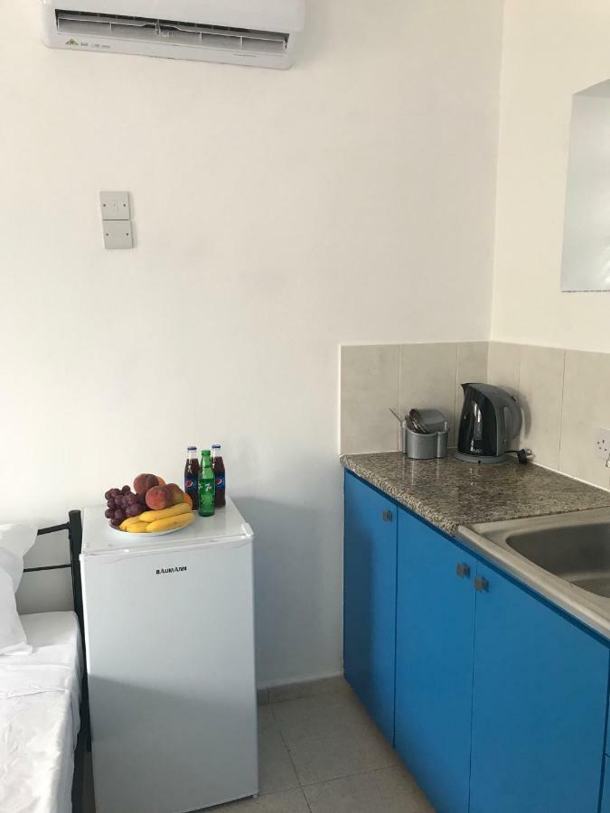 Athinas Court Aparthotel Paphos Eksteriør bilde
