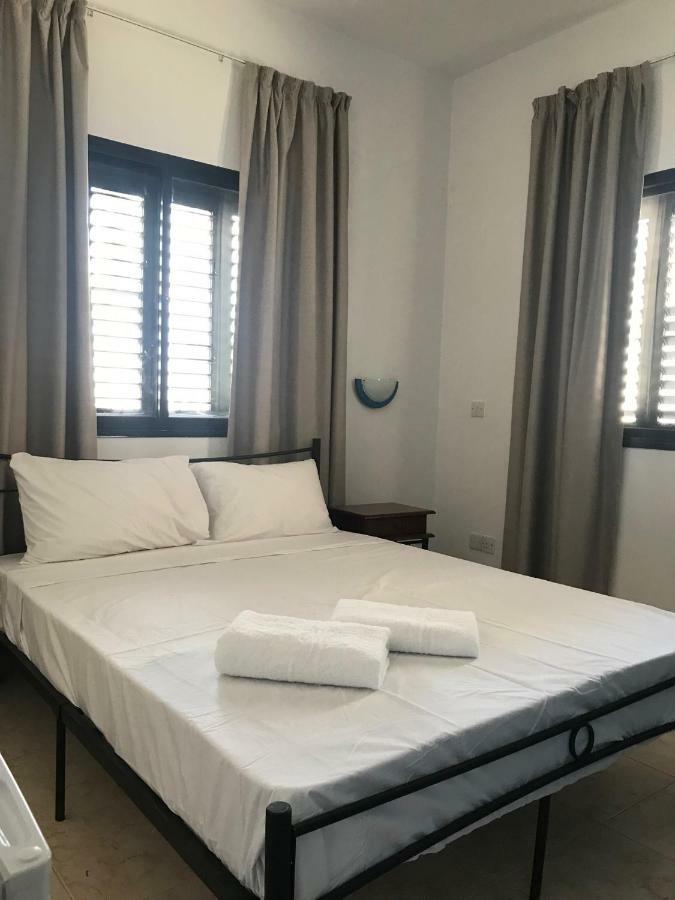 Athinas Court Aparthotel Paphos Eksteriør bilde