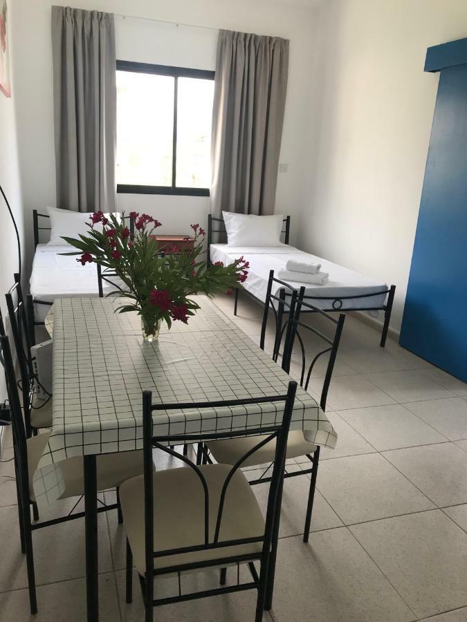 Athinas Court Aparthotel Paphos Eksteriør bilde
